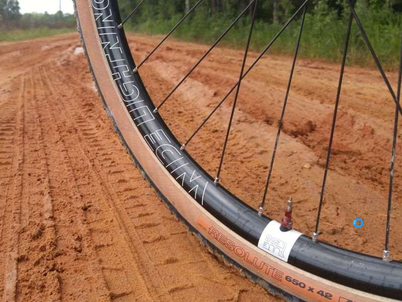 what is tubeless tire system